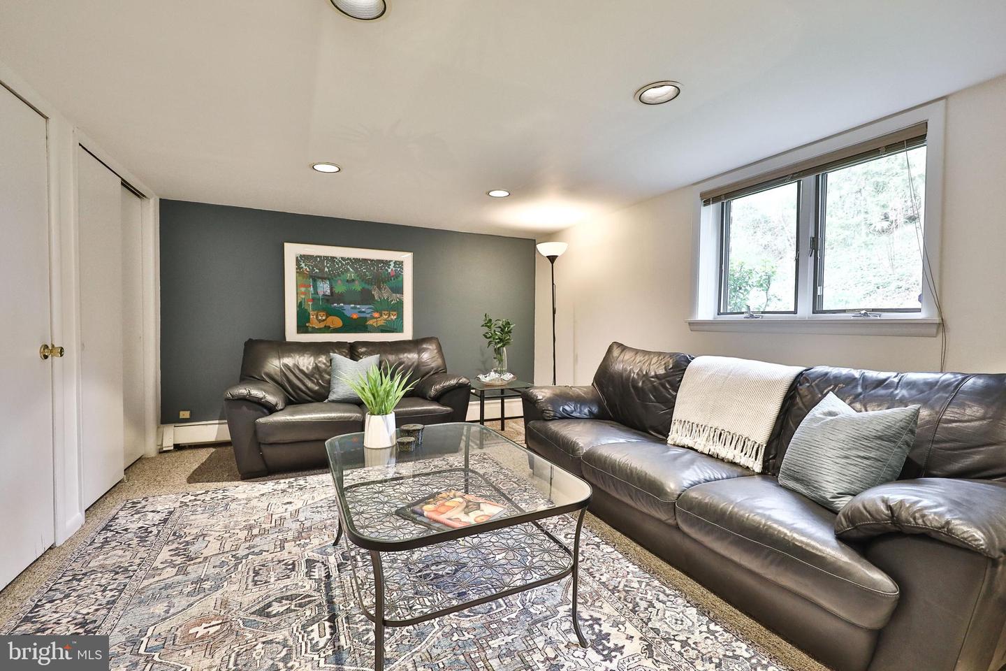 3405 Warden Dr