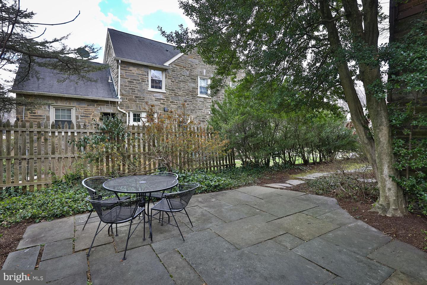 512 Woodbrook Ln