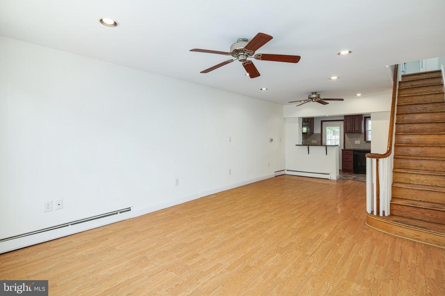 1229 Emily St
