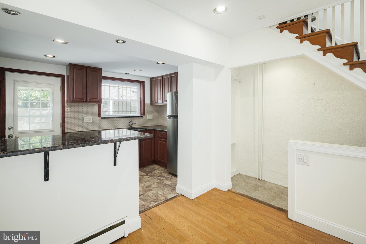 1229 Emily St