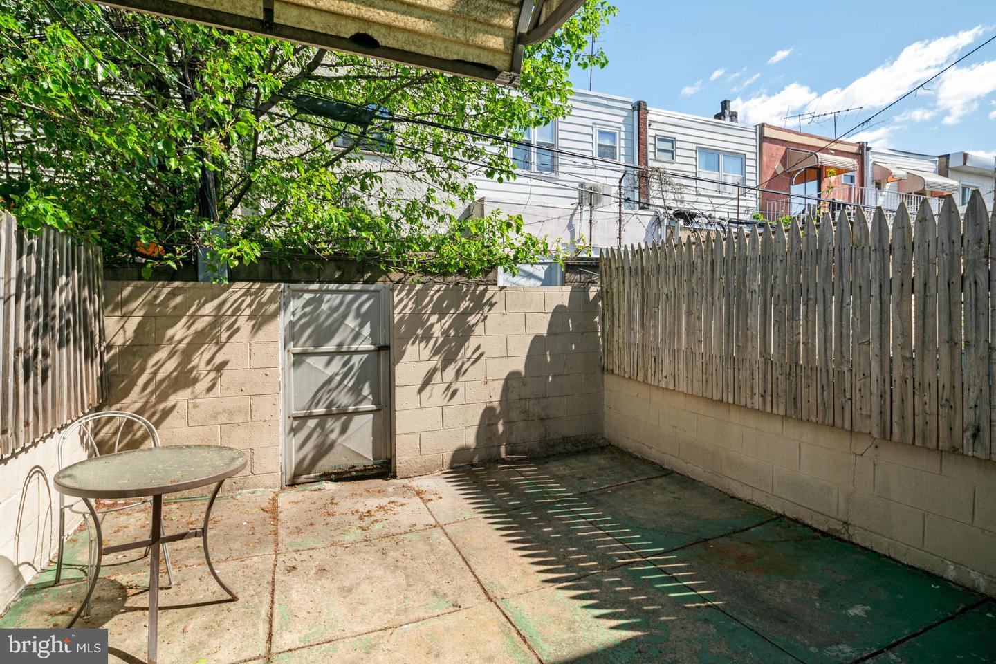 1229 Emily St