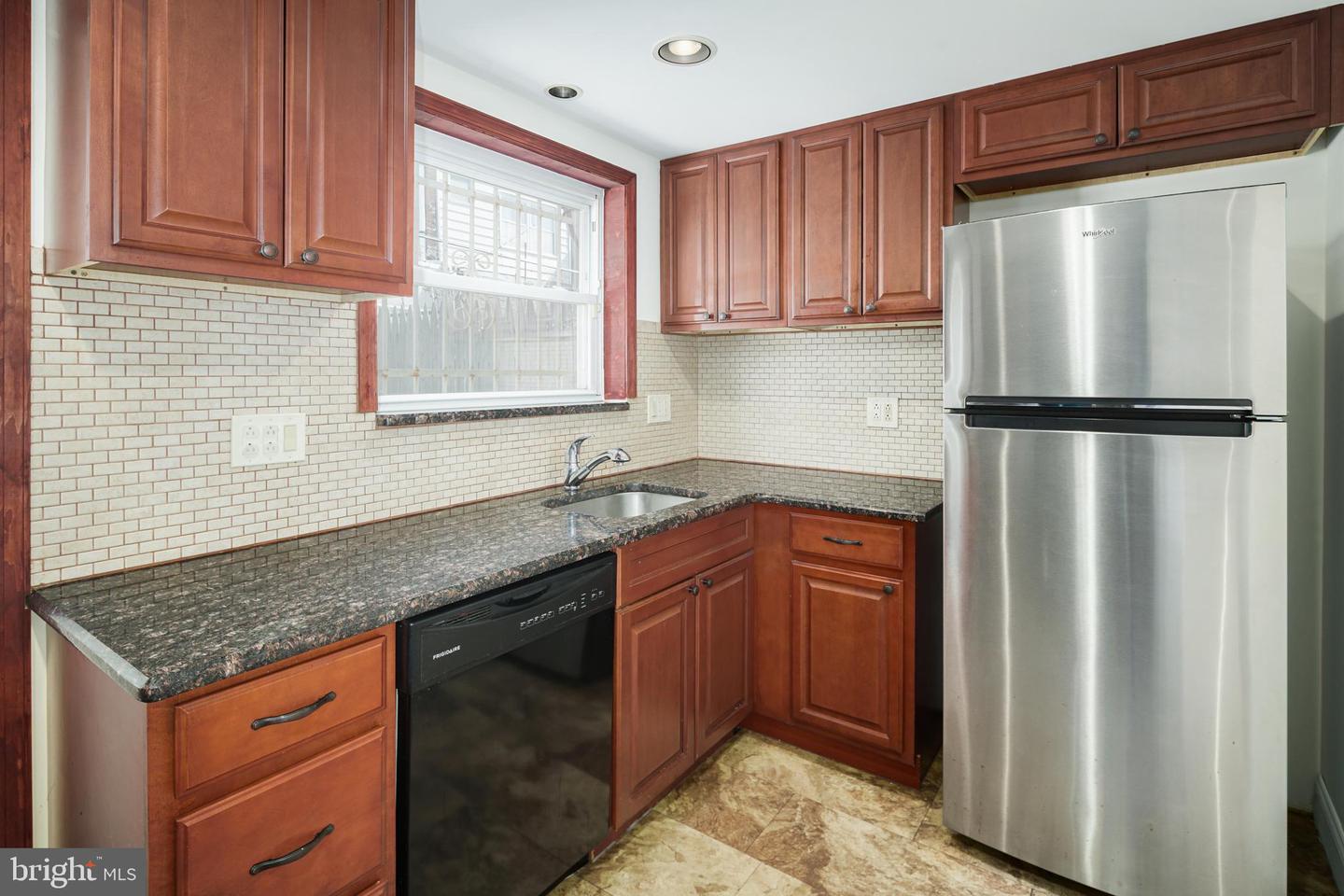1229 Emily St