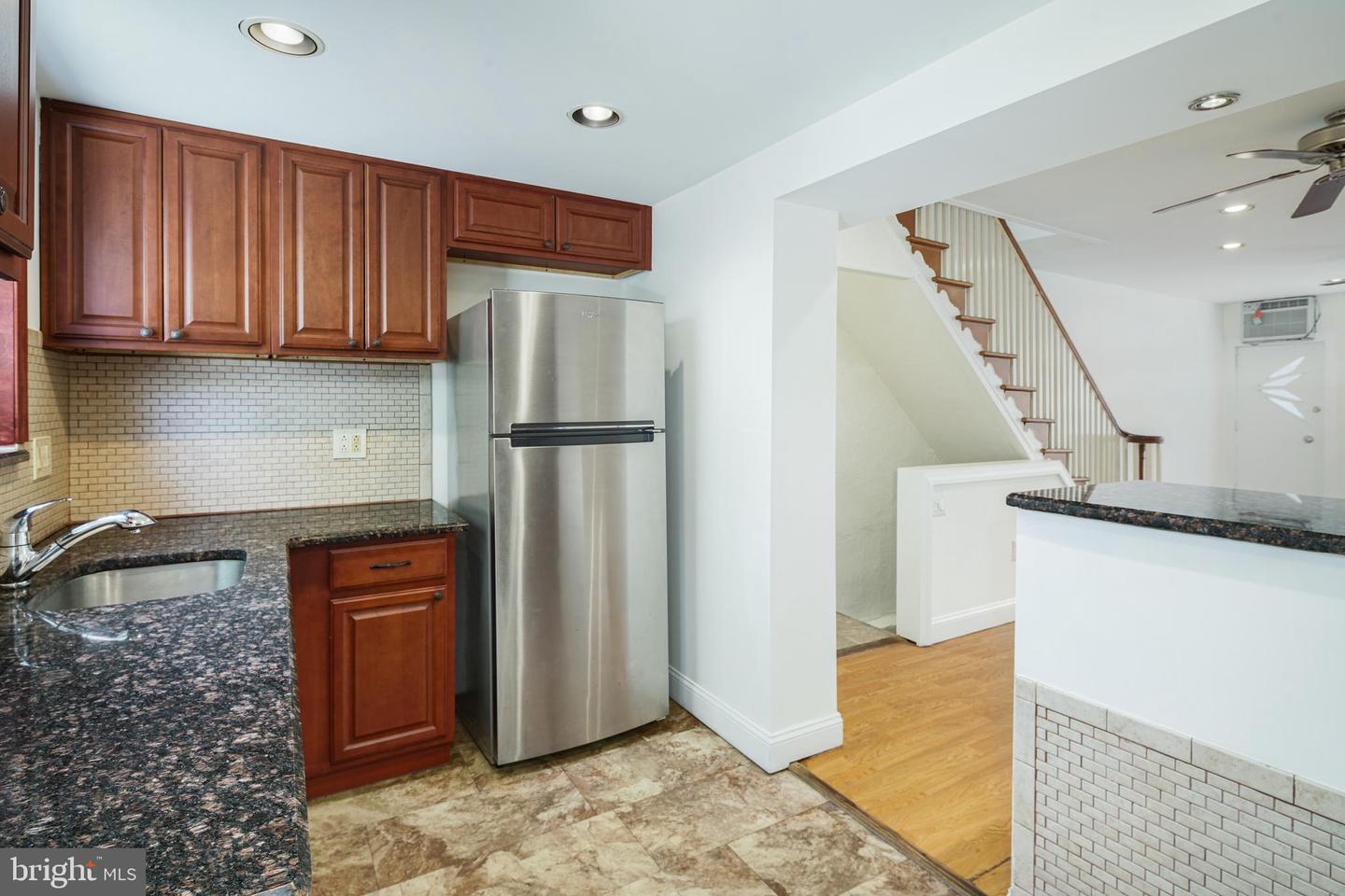 1229 Emily St