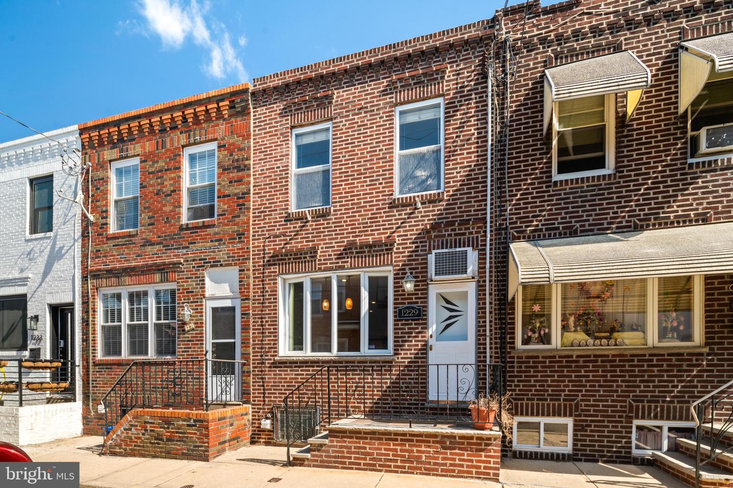 1229 Emily St