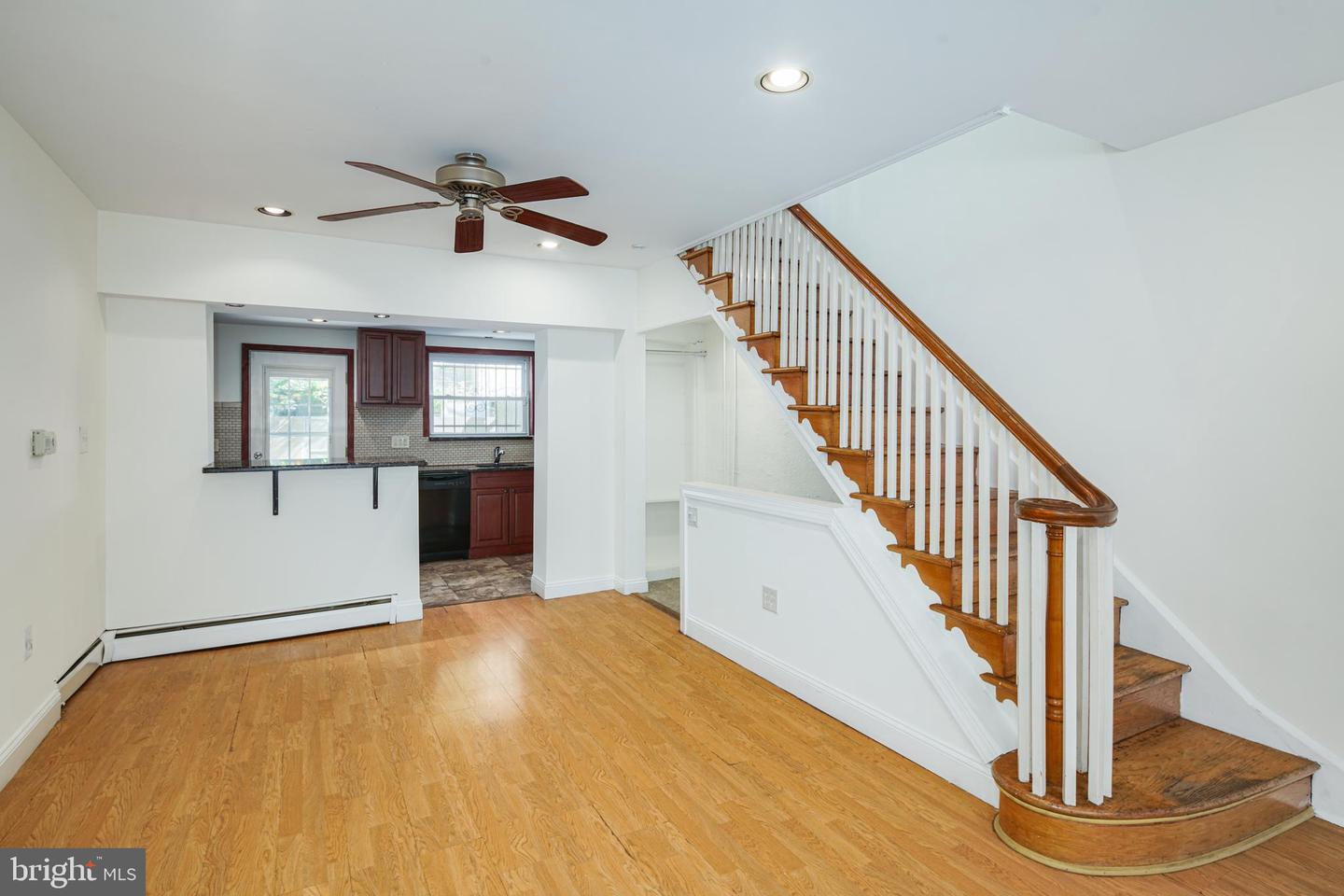 1229 Emily St