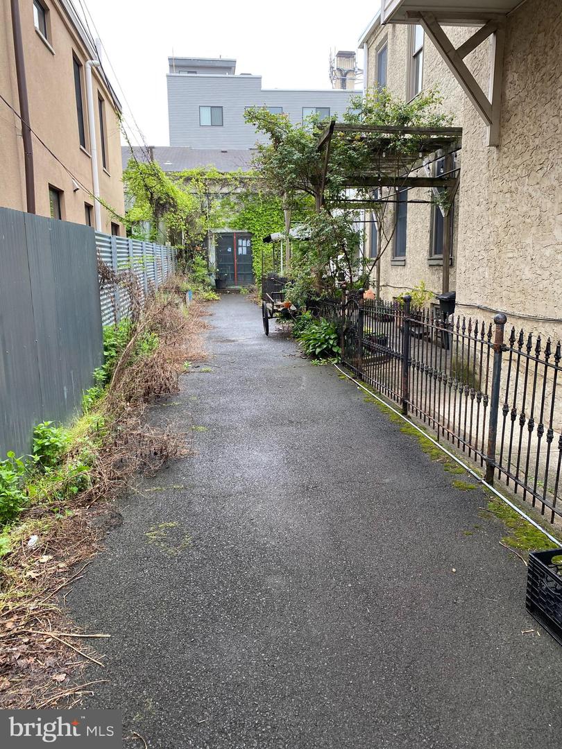 1550 E Montgomery Ave