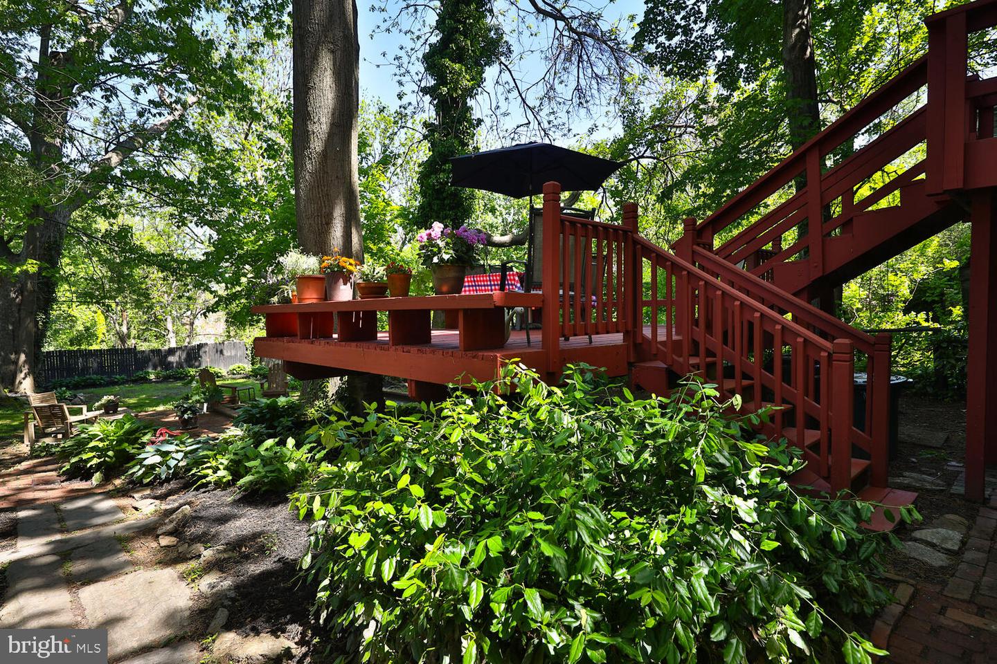 27 E Gowen Ave