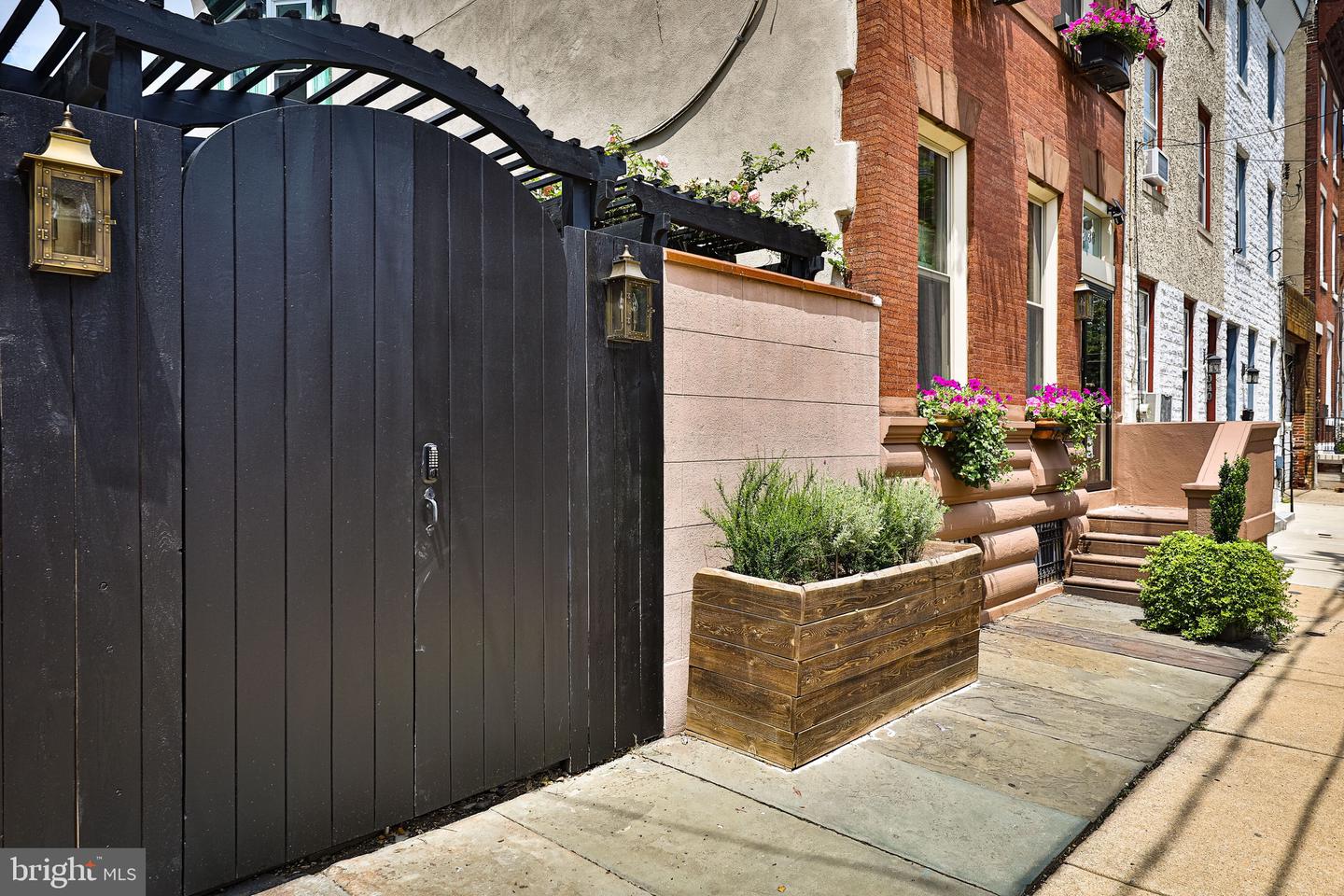 2036-38 N Hancock St