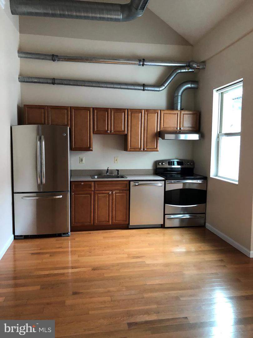 725 S Sansom St #301