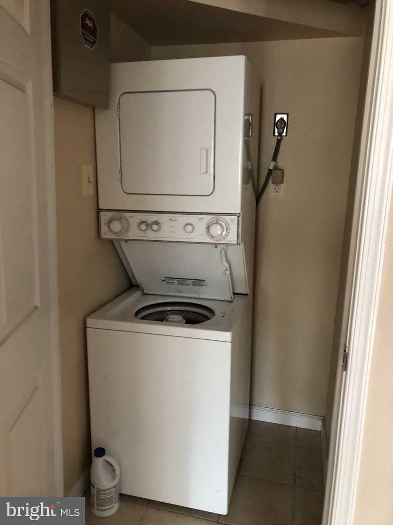 725 S Sansom St #301