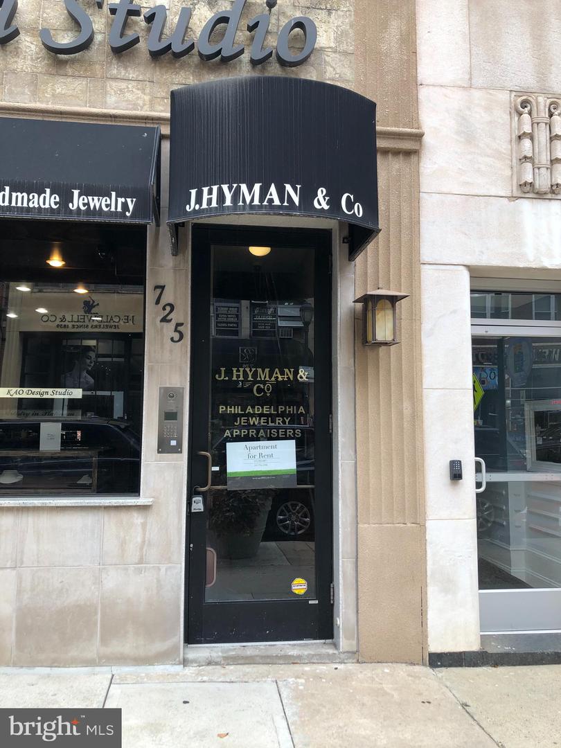 725 S Sansom St #301