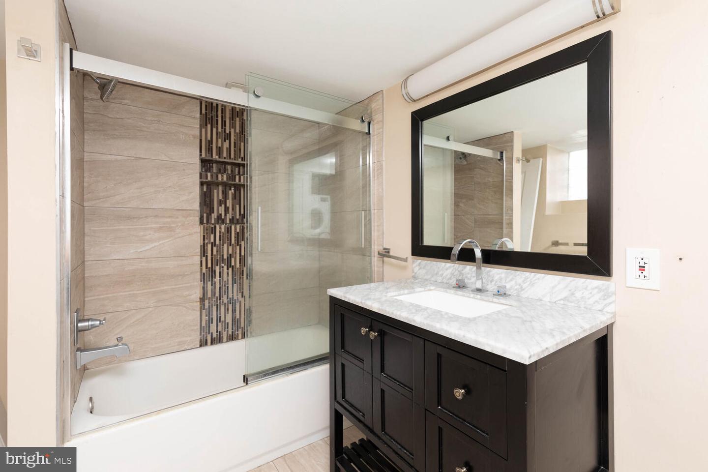 4 E Mount Pleasant Ave