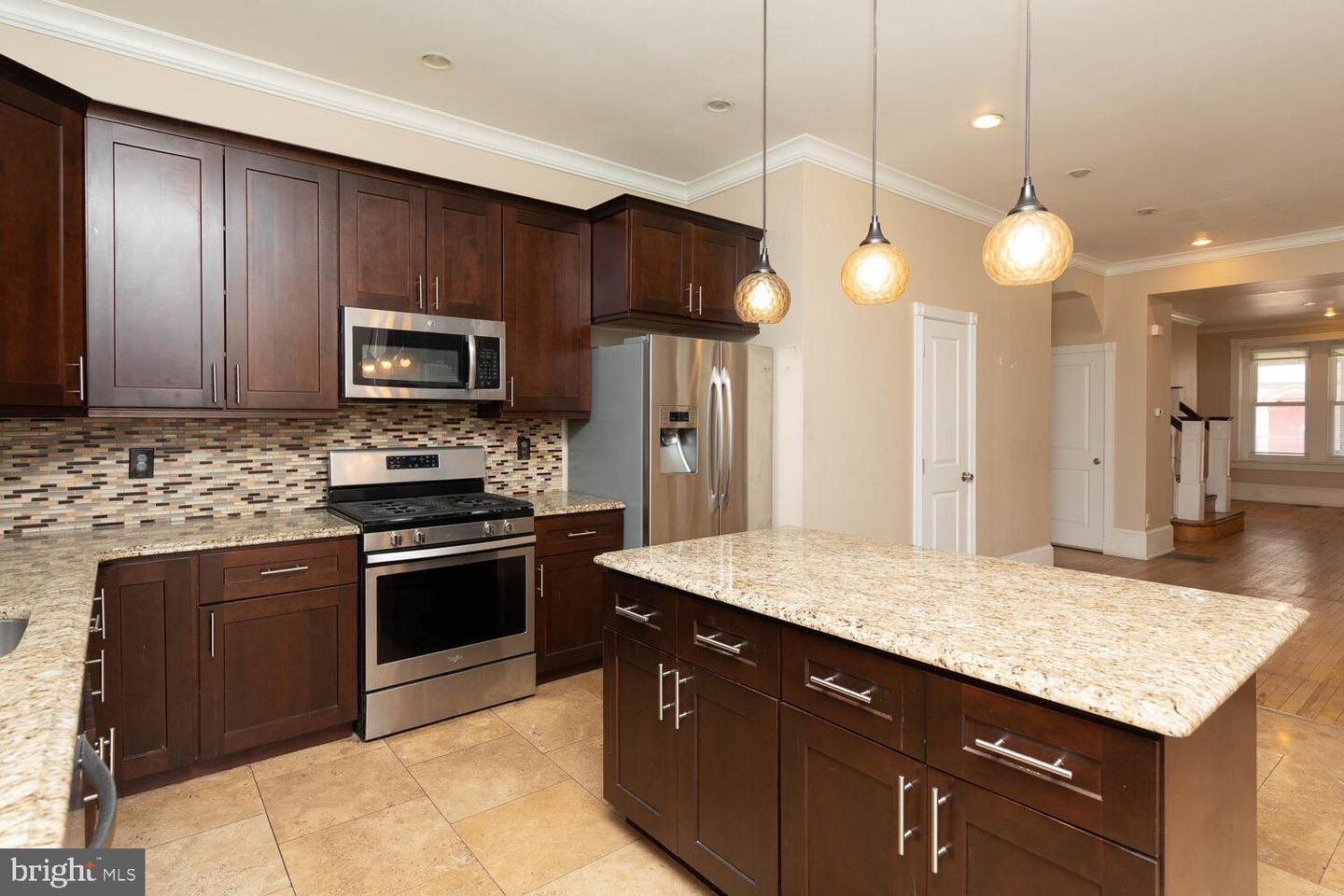 4 E Mount Pleasant Ave