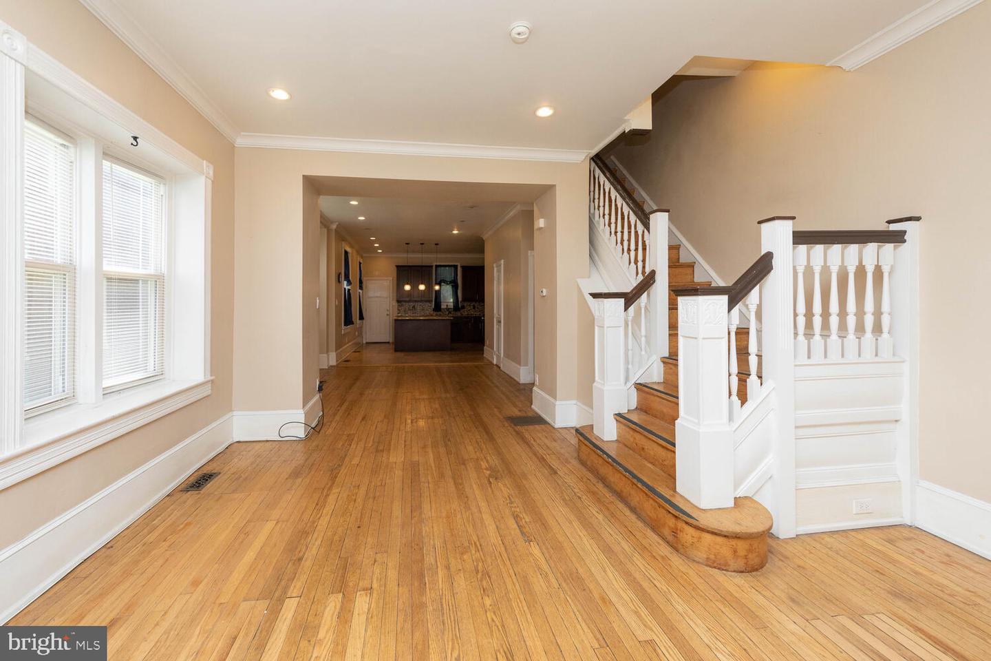 4 E Mount Pleasant Ave