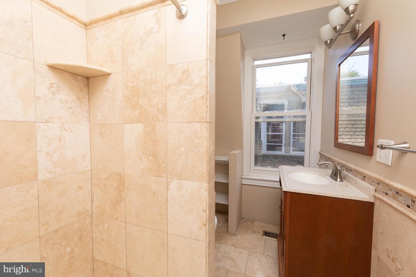 4 E Mount Pleasant Ave