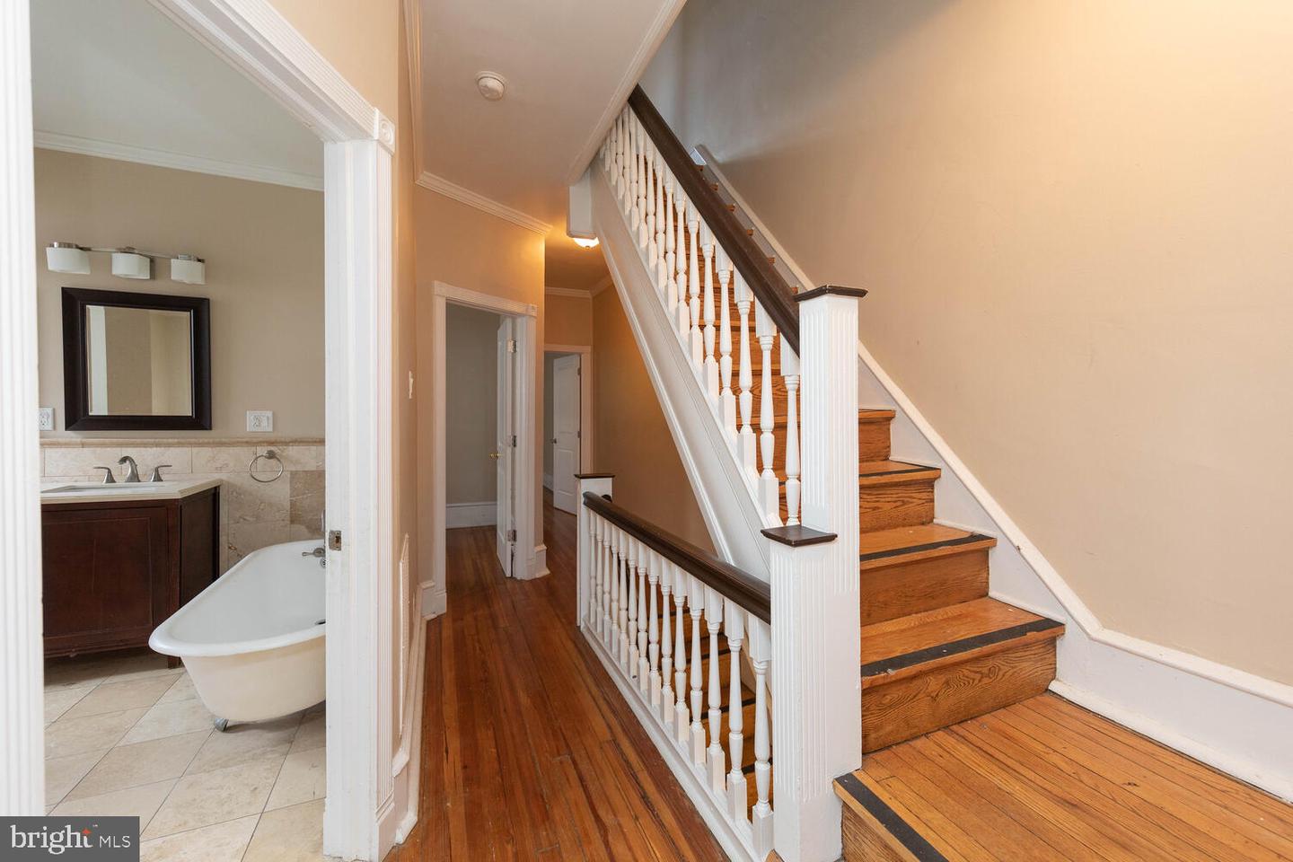 4 E Mount Pleasant Ave