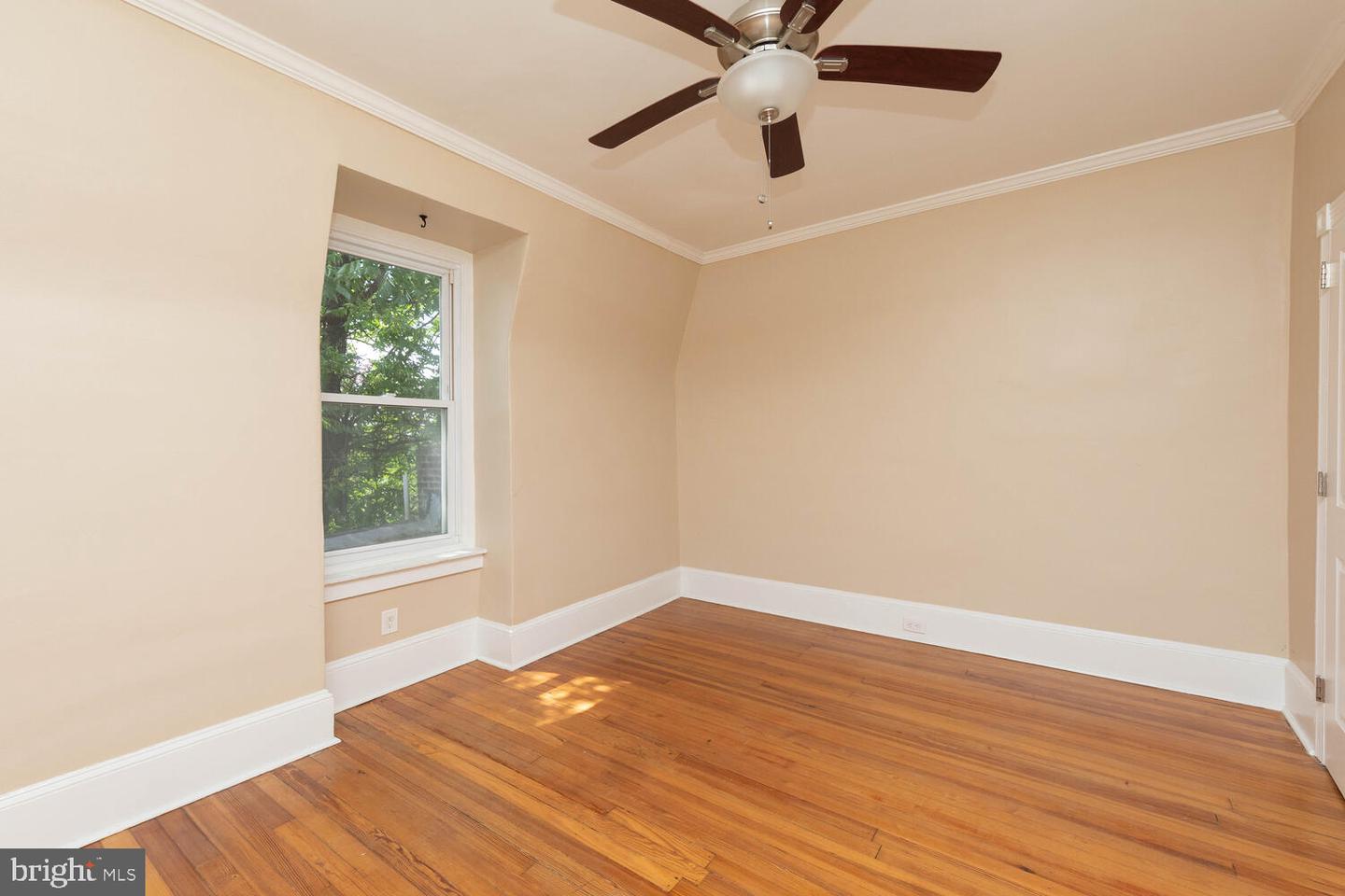 4 E Mount Pleasant Ave