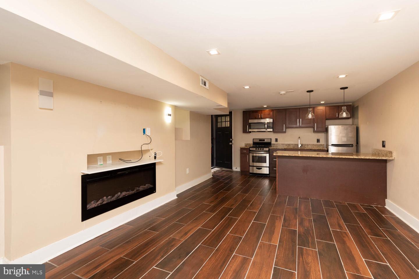 4 E Mount Pleasant Ave