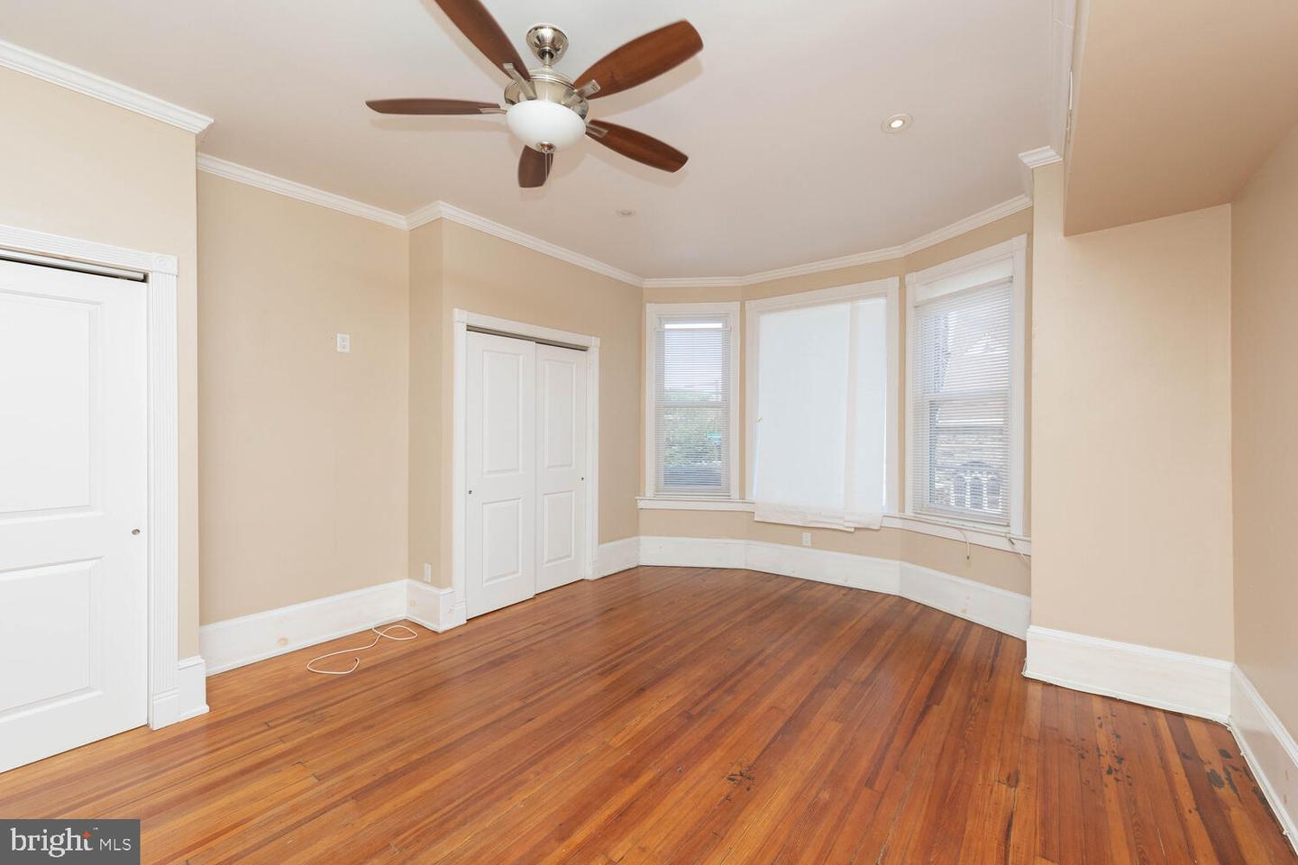 4 E Mount Pleasant Ave