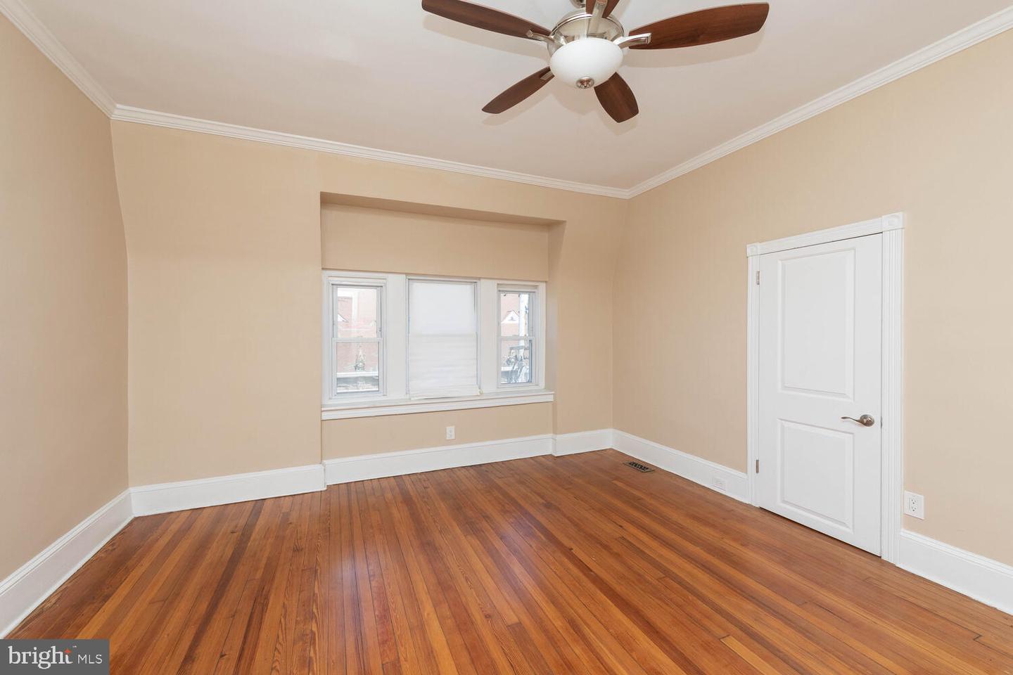 4 E Mount Pleasant Ave