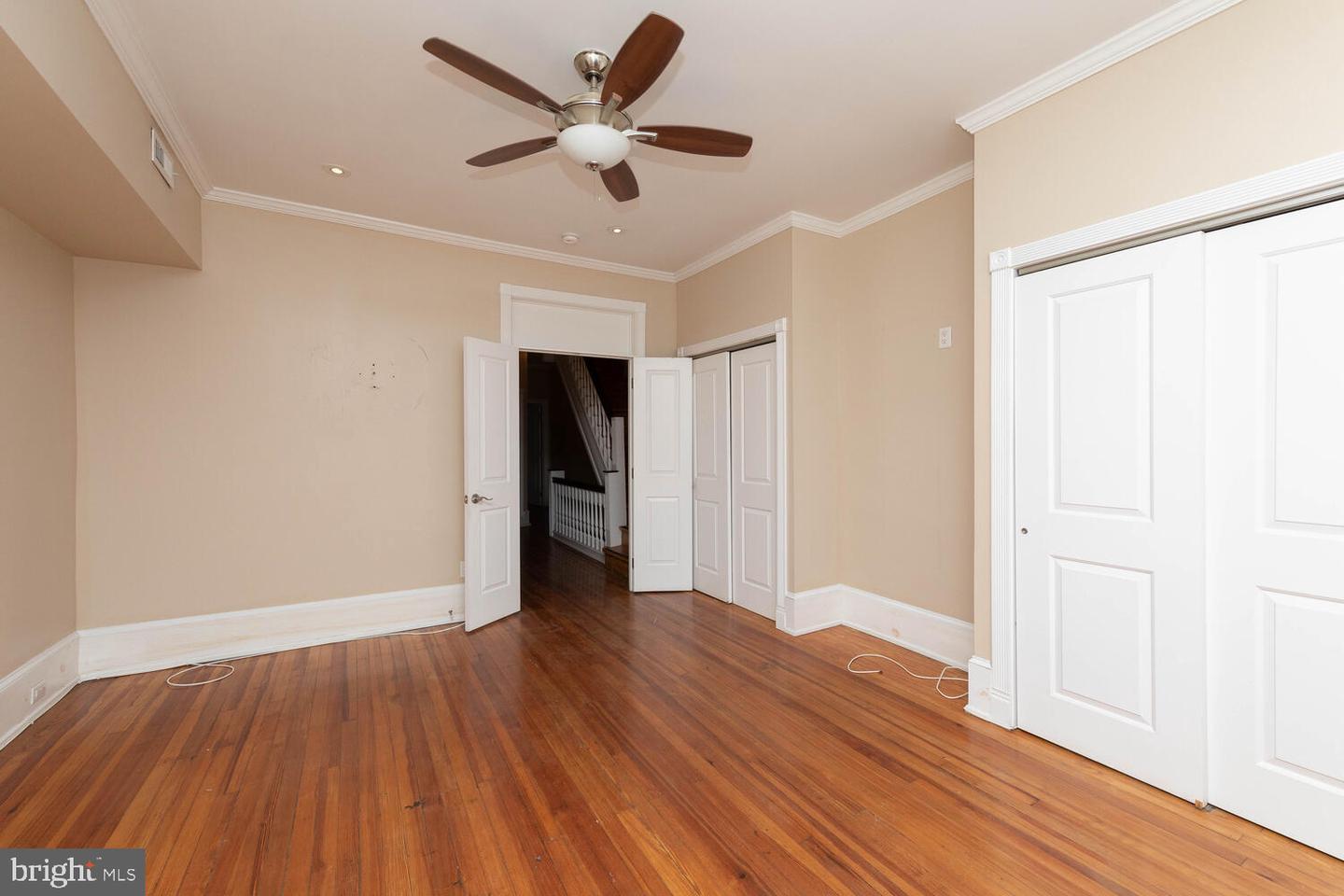 4 E Mount Pleasant Ave