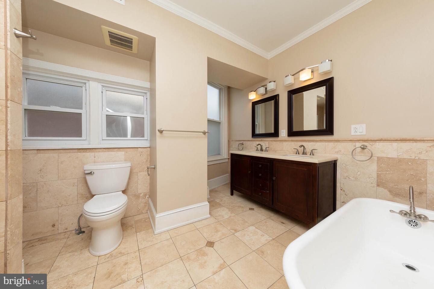 4 E Mount Pleasant Ave