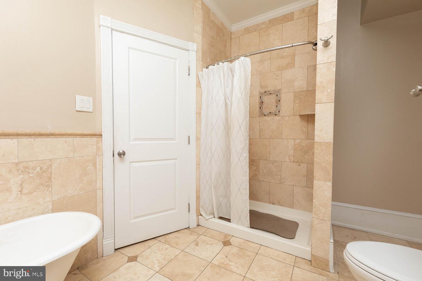 4 E Mount Pleasant Ave