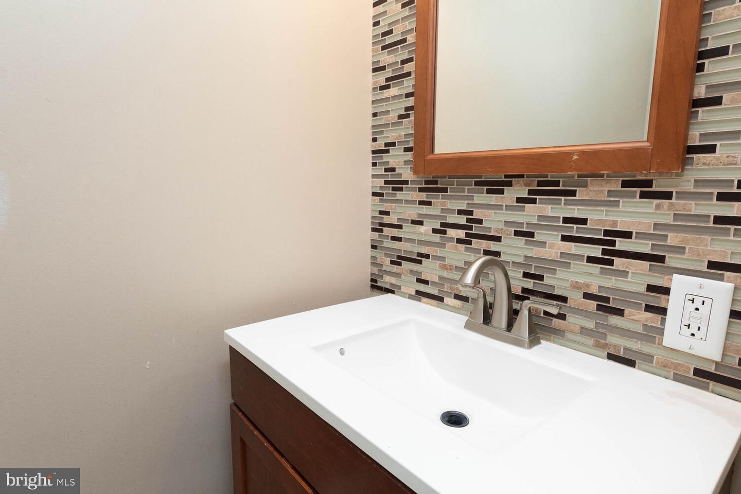 4 E Mount Pleasant Ave