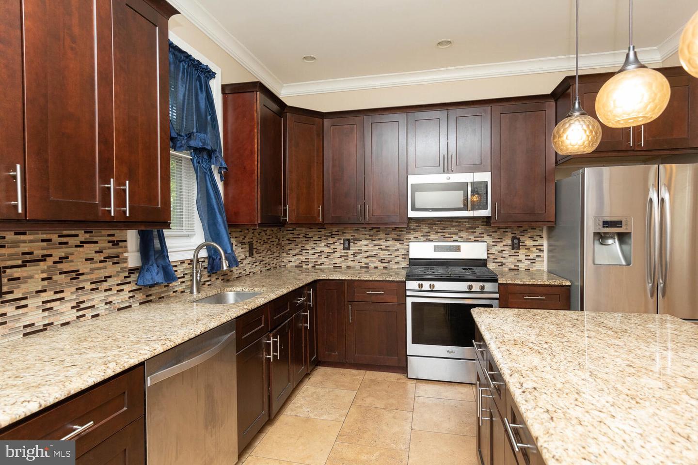 4 E Mount Pleasant Ave