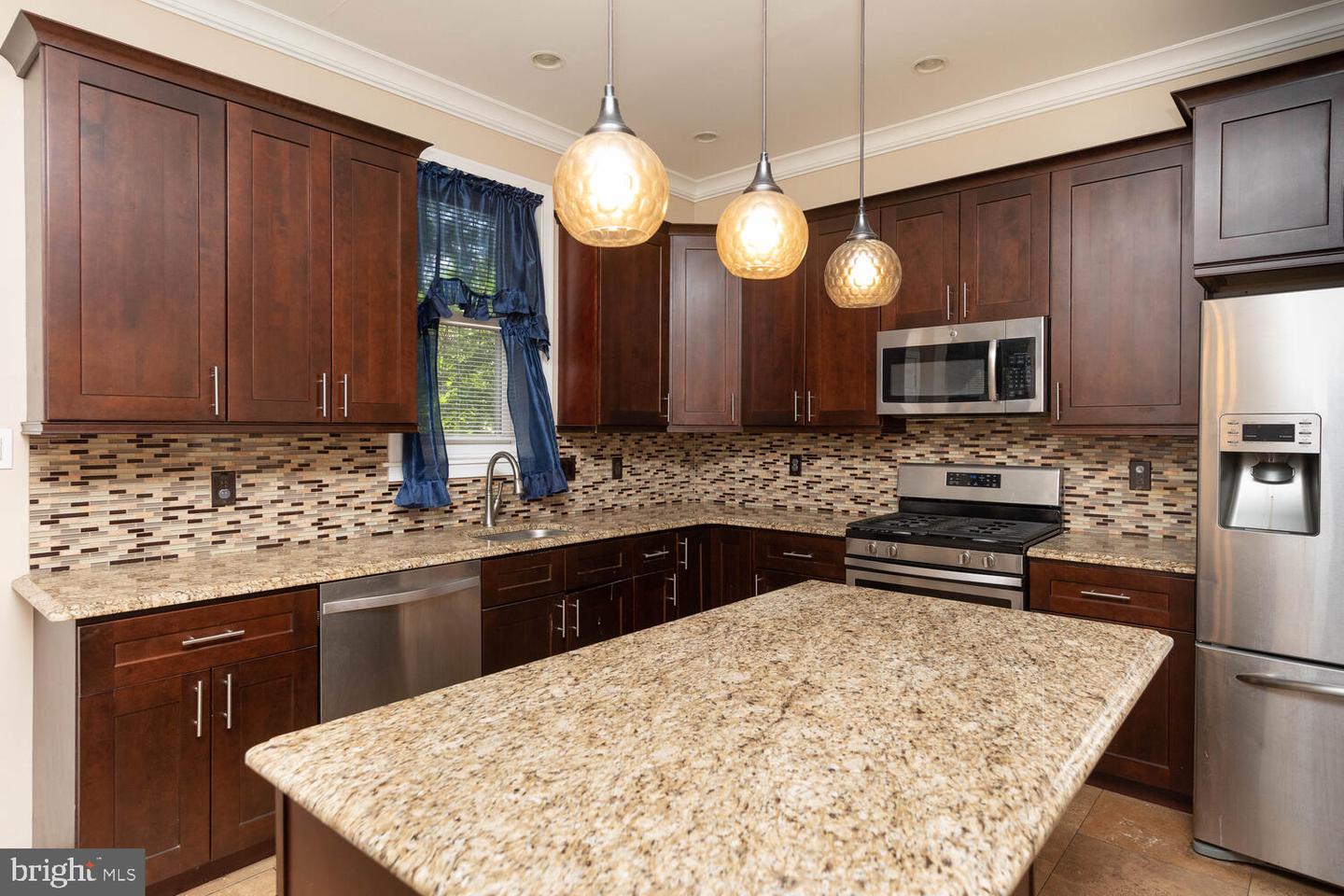 4 E Mount Pleasant Ave