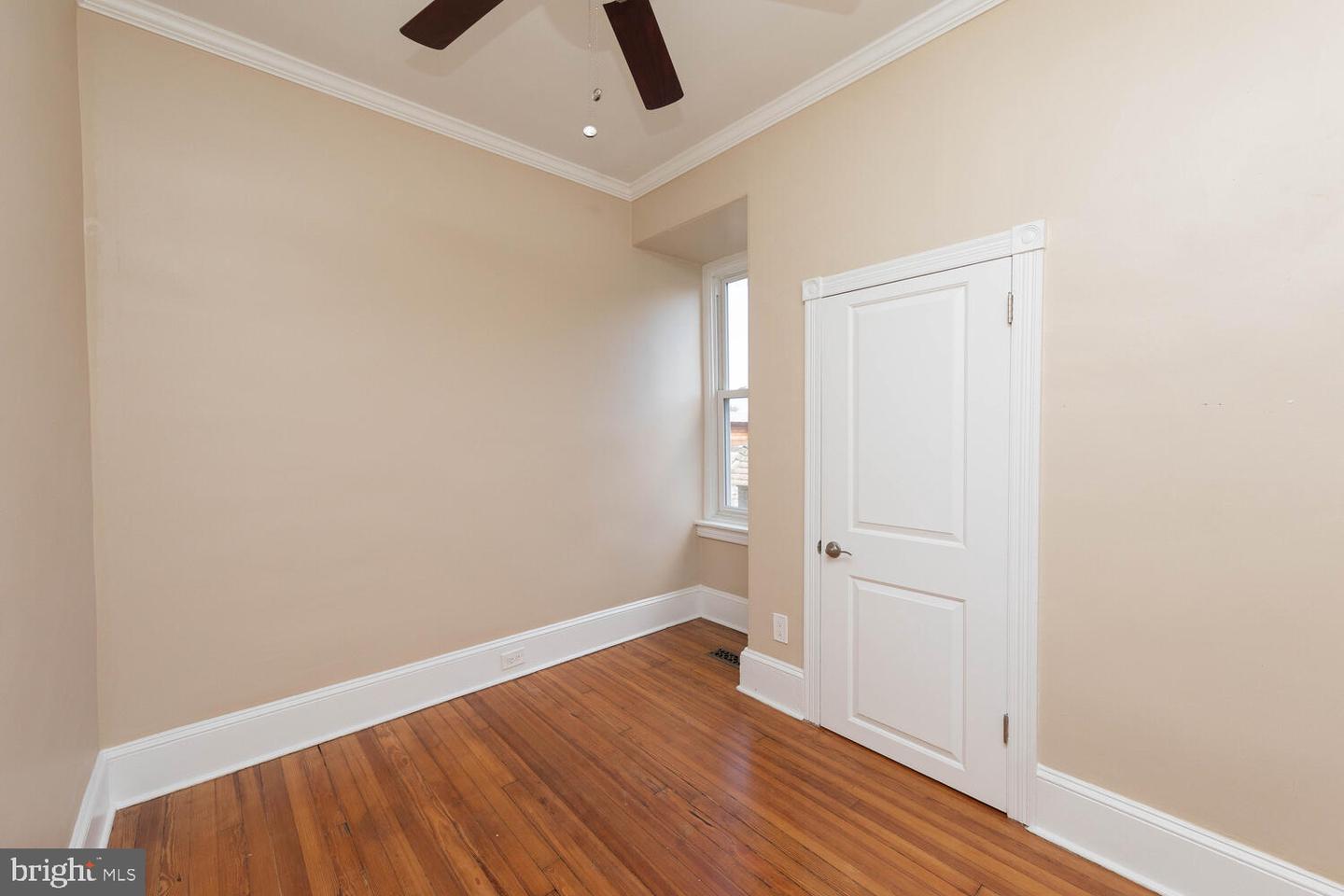 4 E Mount Pleasant Ave