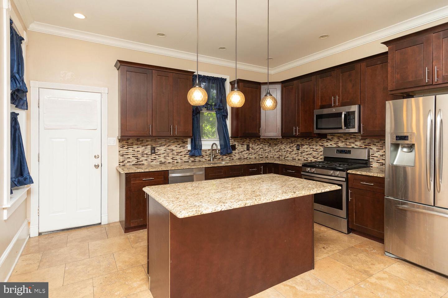 4 E Mount Pleasant Ave