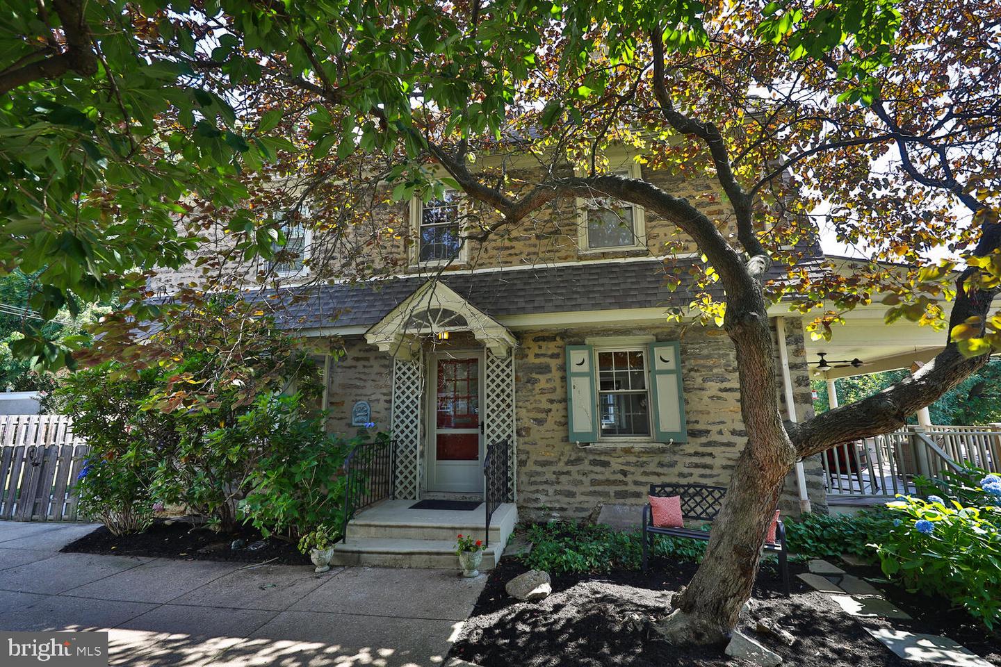 3319 W Queen Ln
