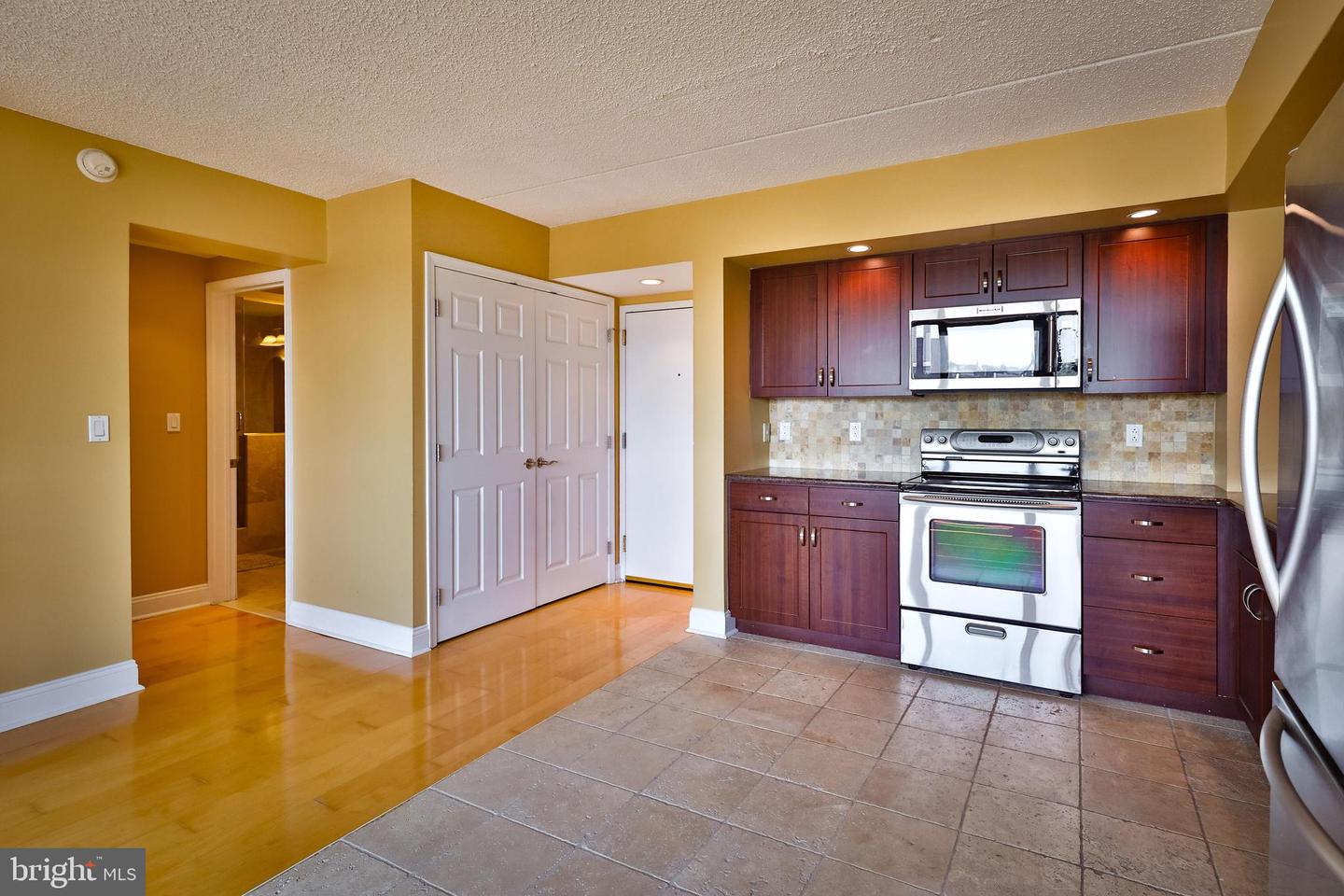 200-10 Lombard St #729