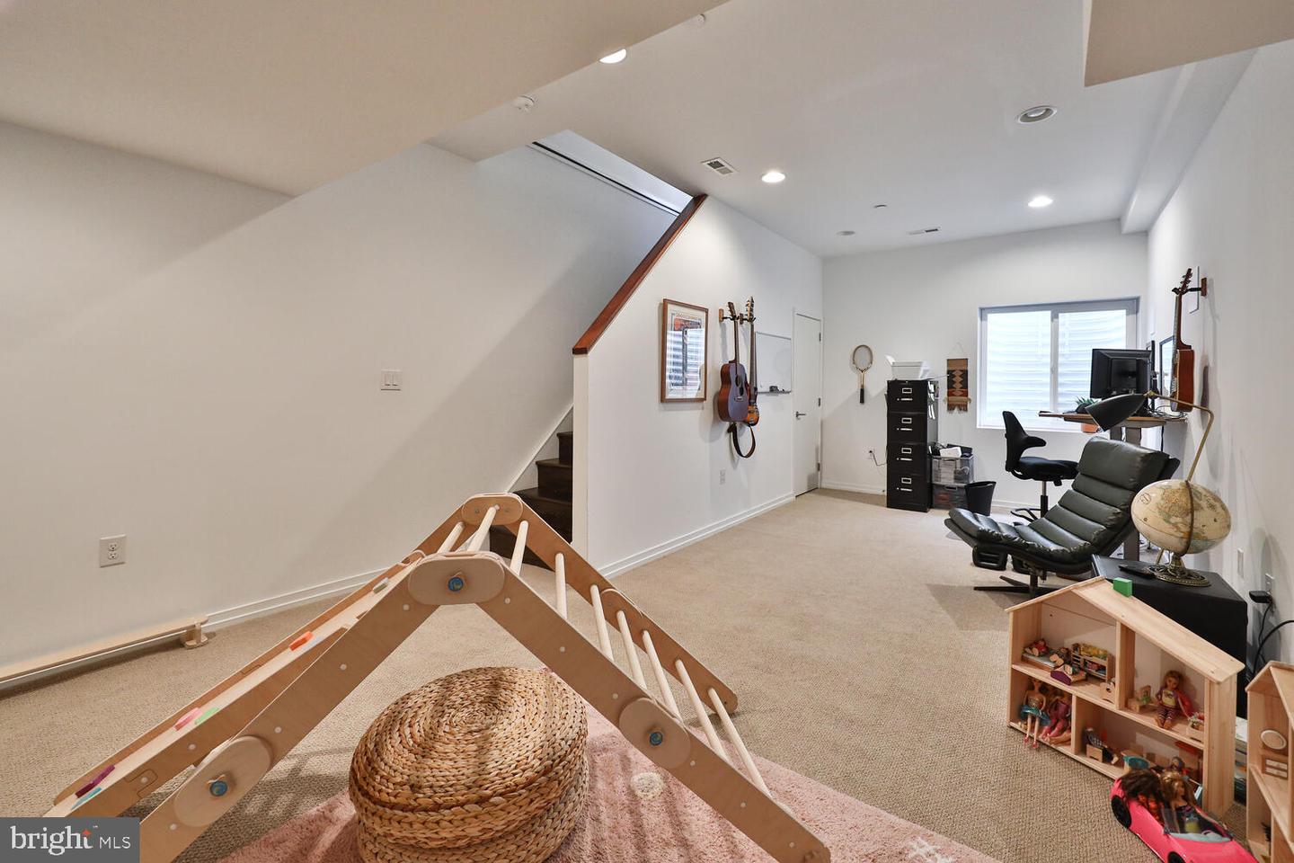 608 N Galloway St #F