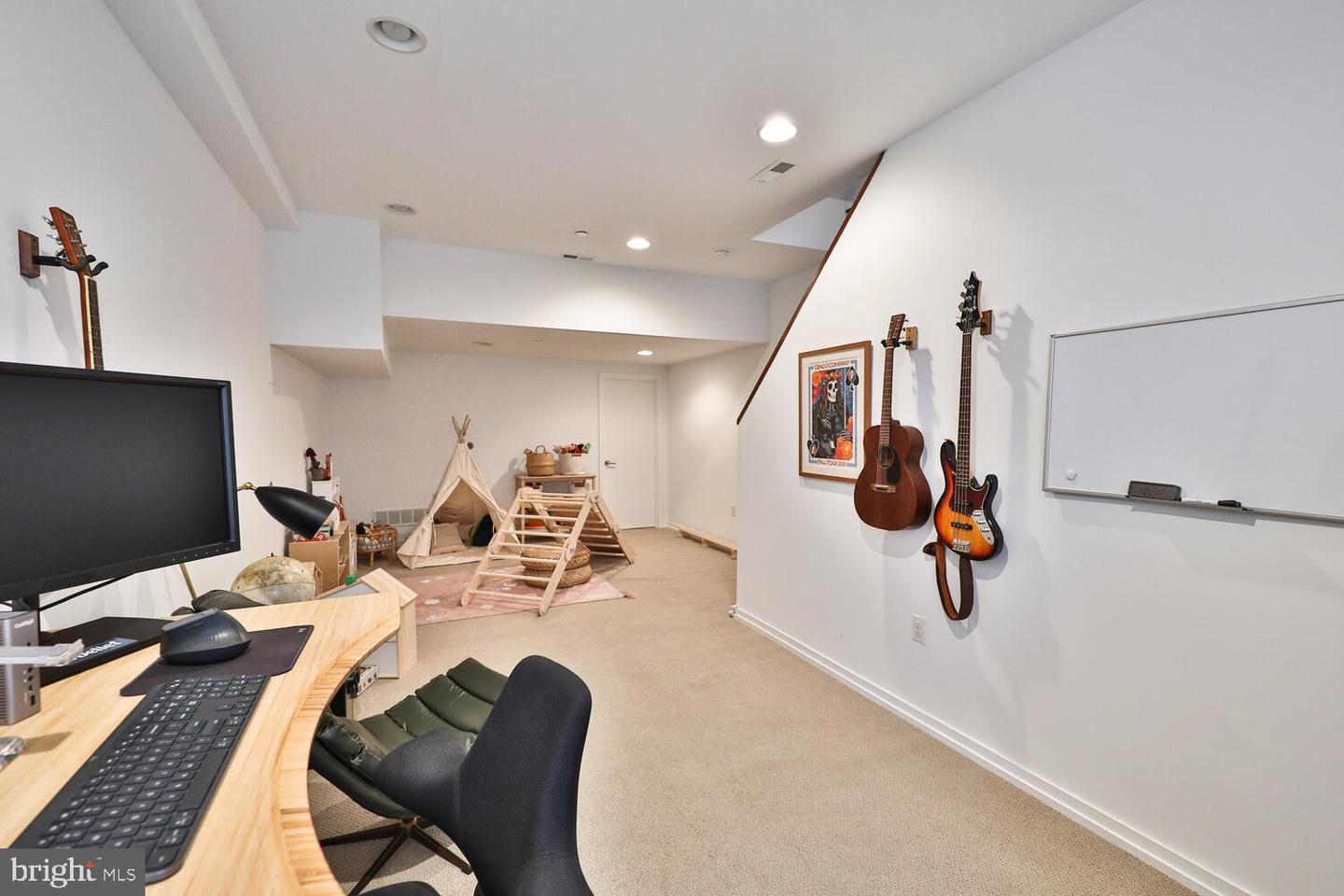 608 N Galloway St #F