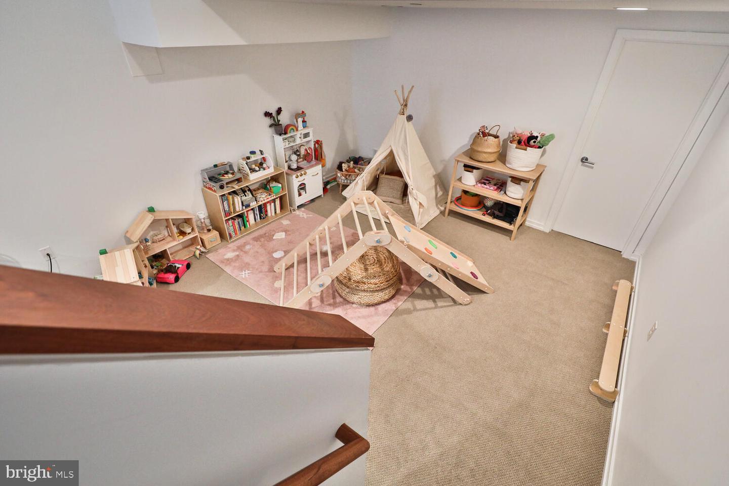 608 N Galloway St #F