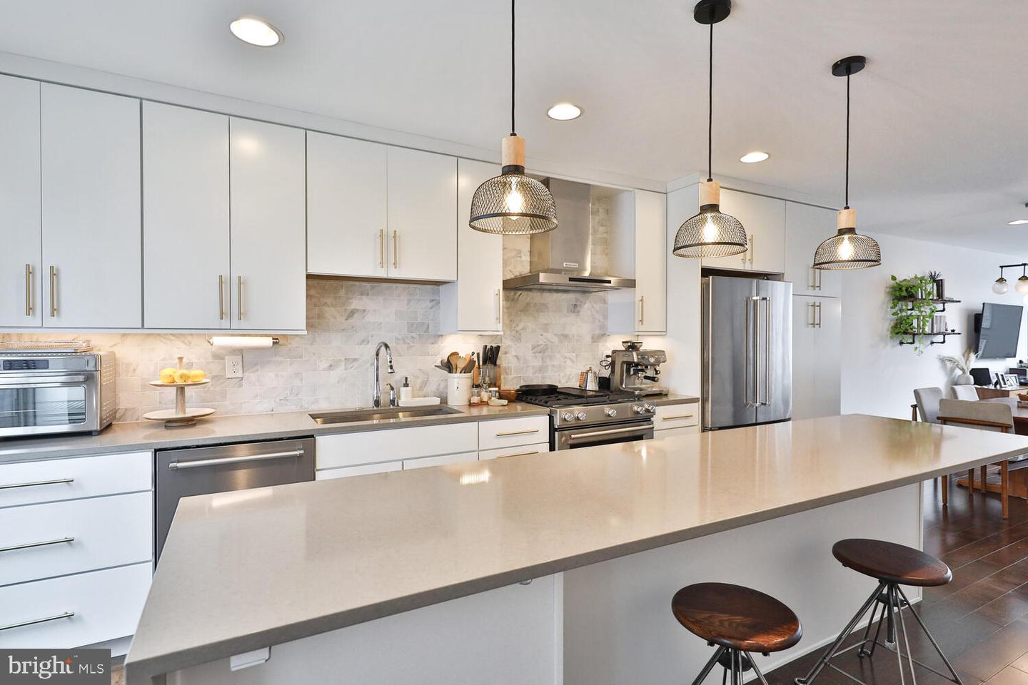 608 N Galloway St #F