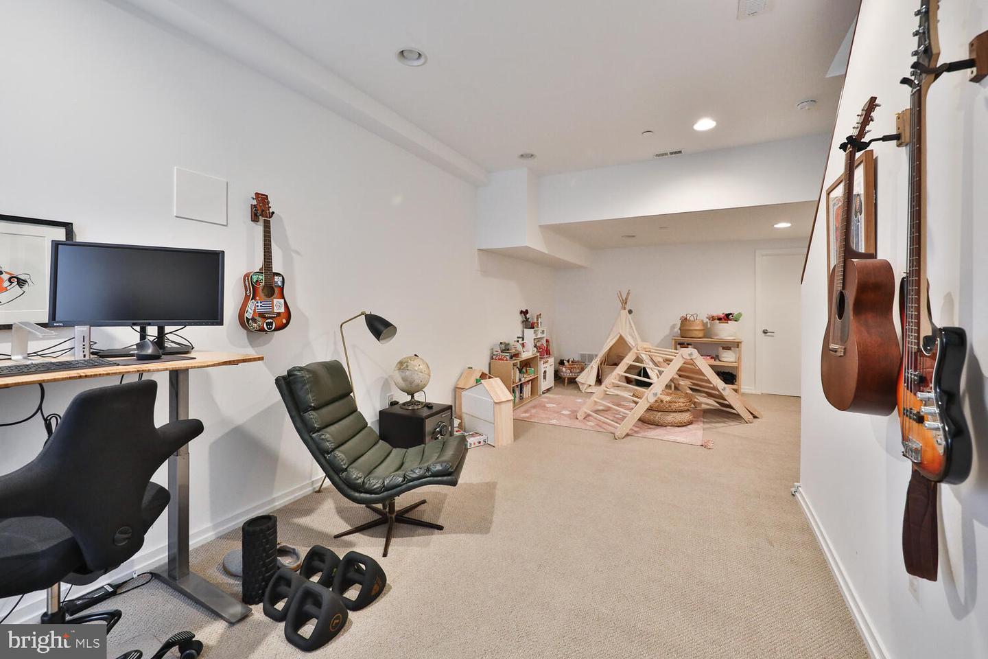 608 N Galloway St #F