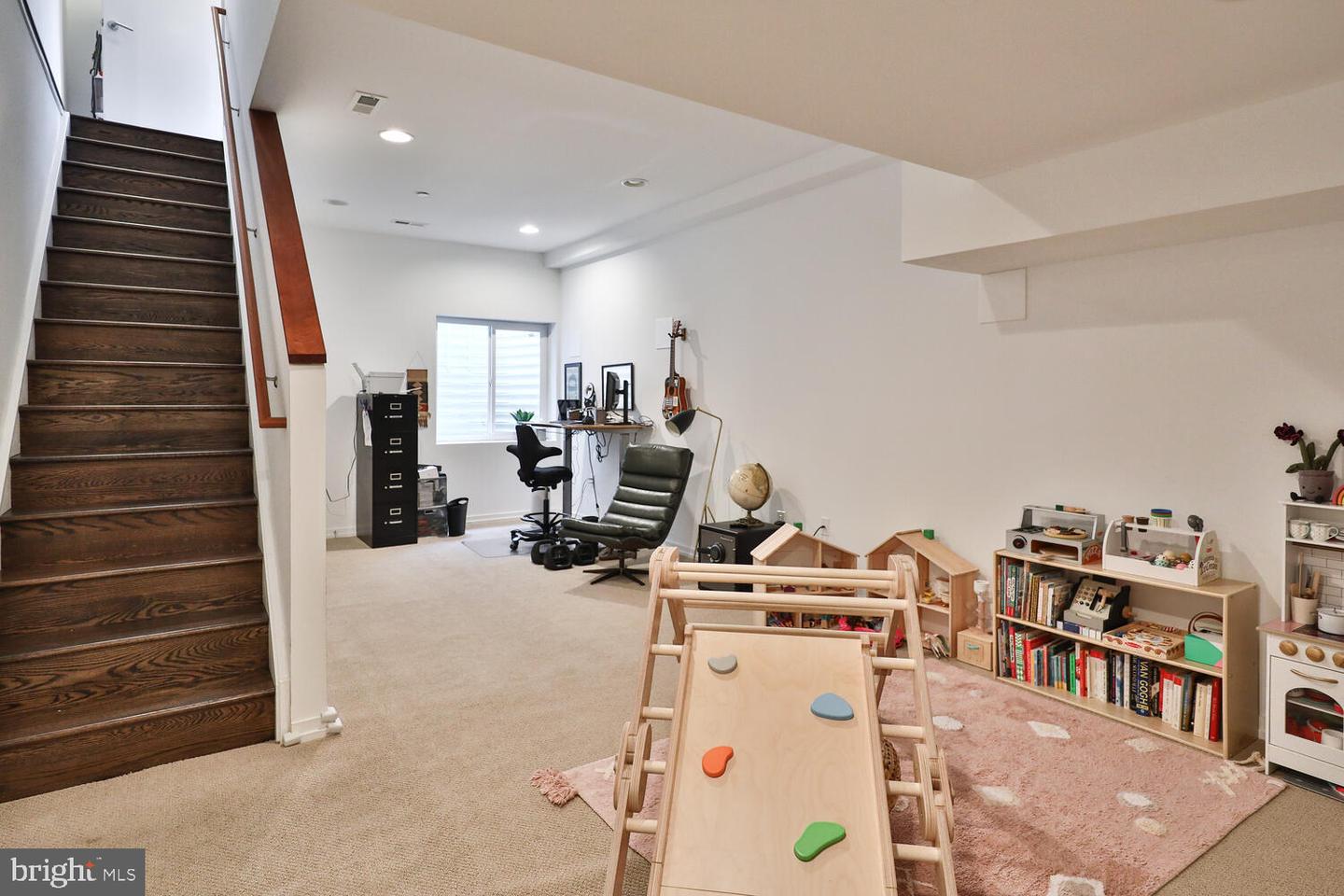 608 N Galloway St #F