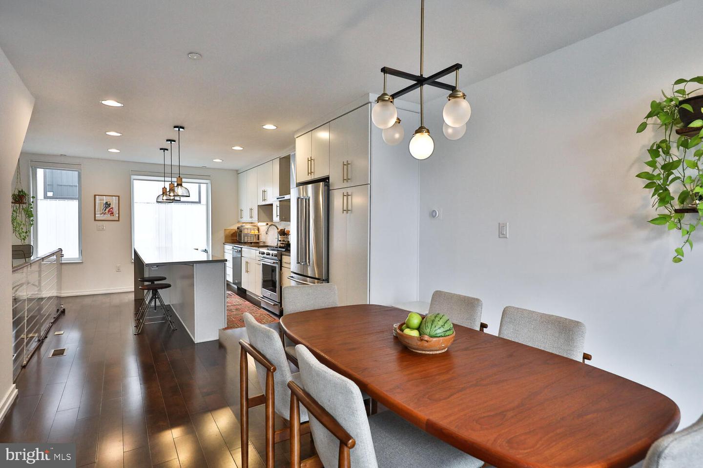 608 N Galloway St #F