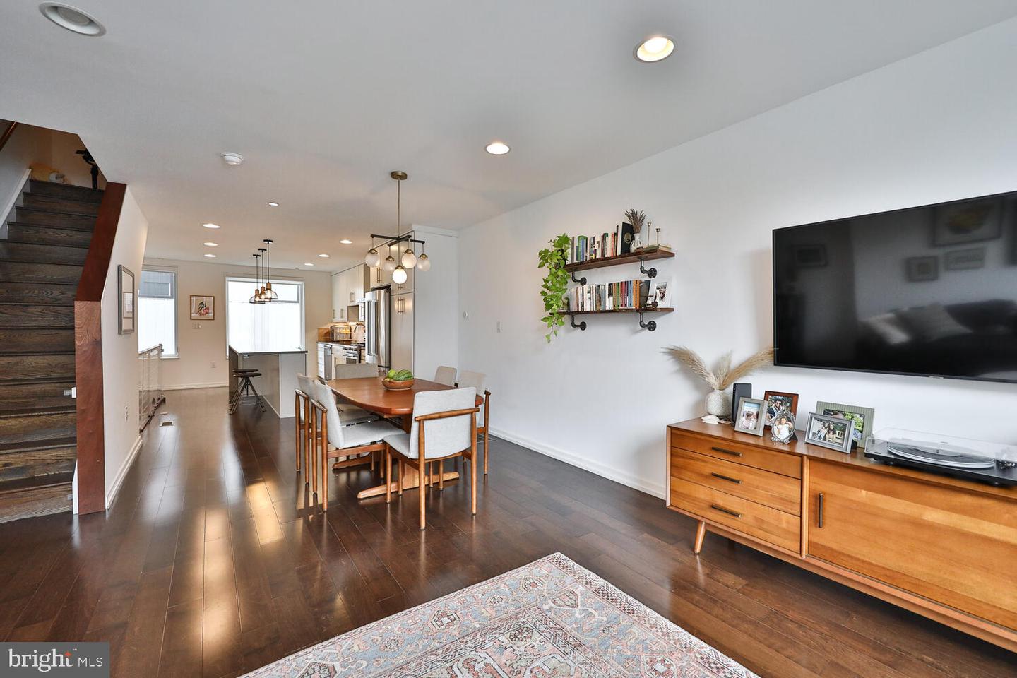 608 N Galloway St #F