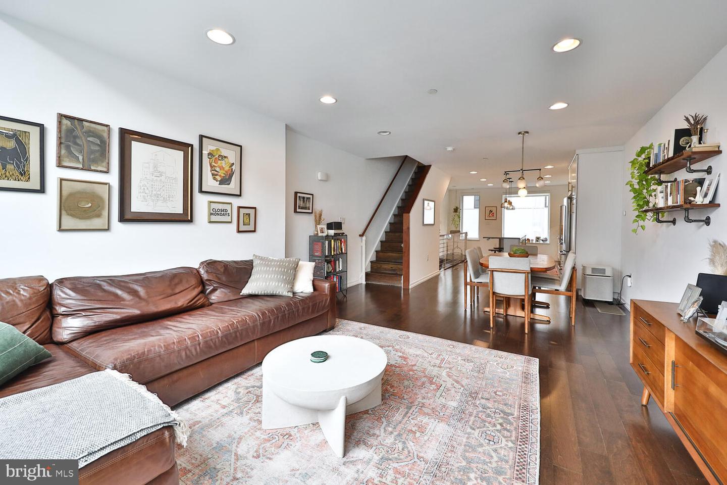 608 N Galloway St #F