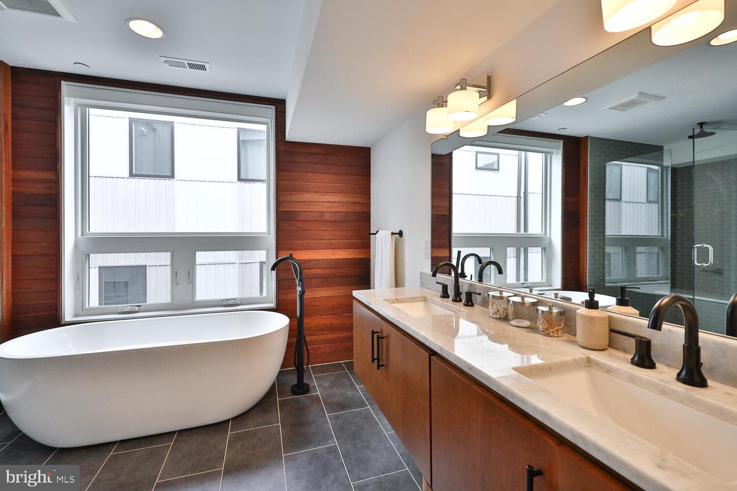 608 N Galloway St #F