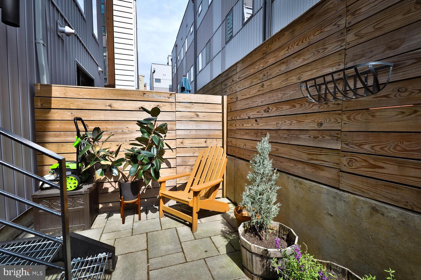 608 N Galloway St #F