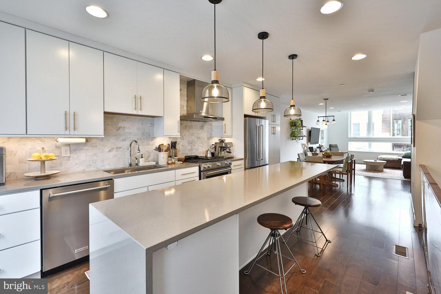 608 N Galloway St #F