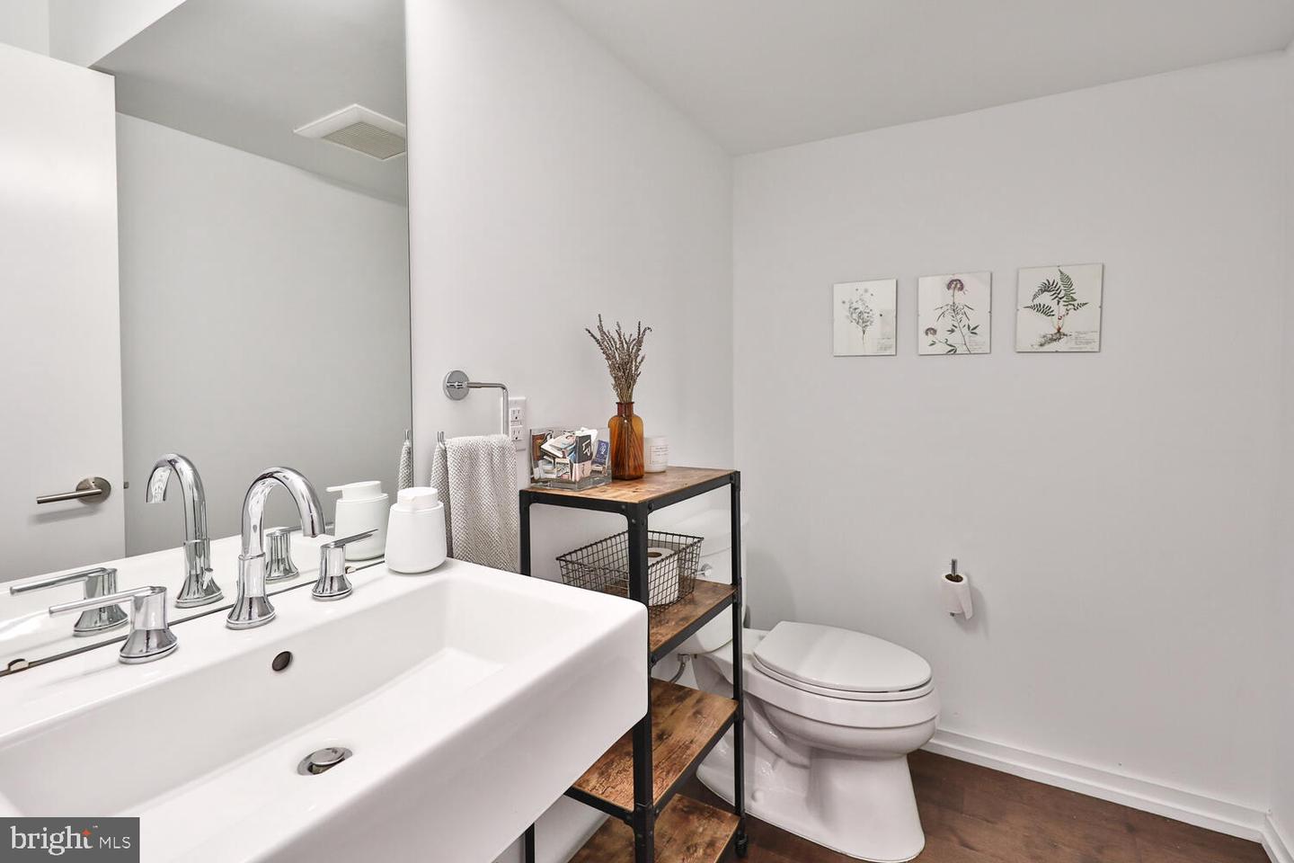 608 N Galloway St #F