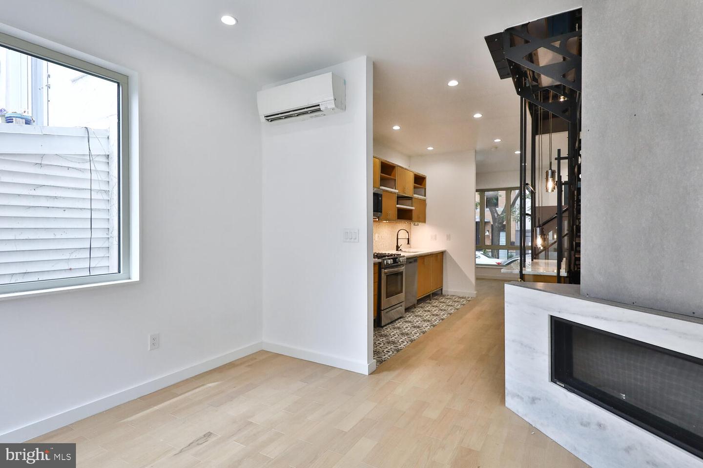 725 S 6th St