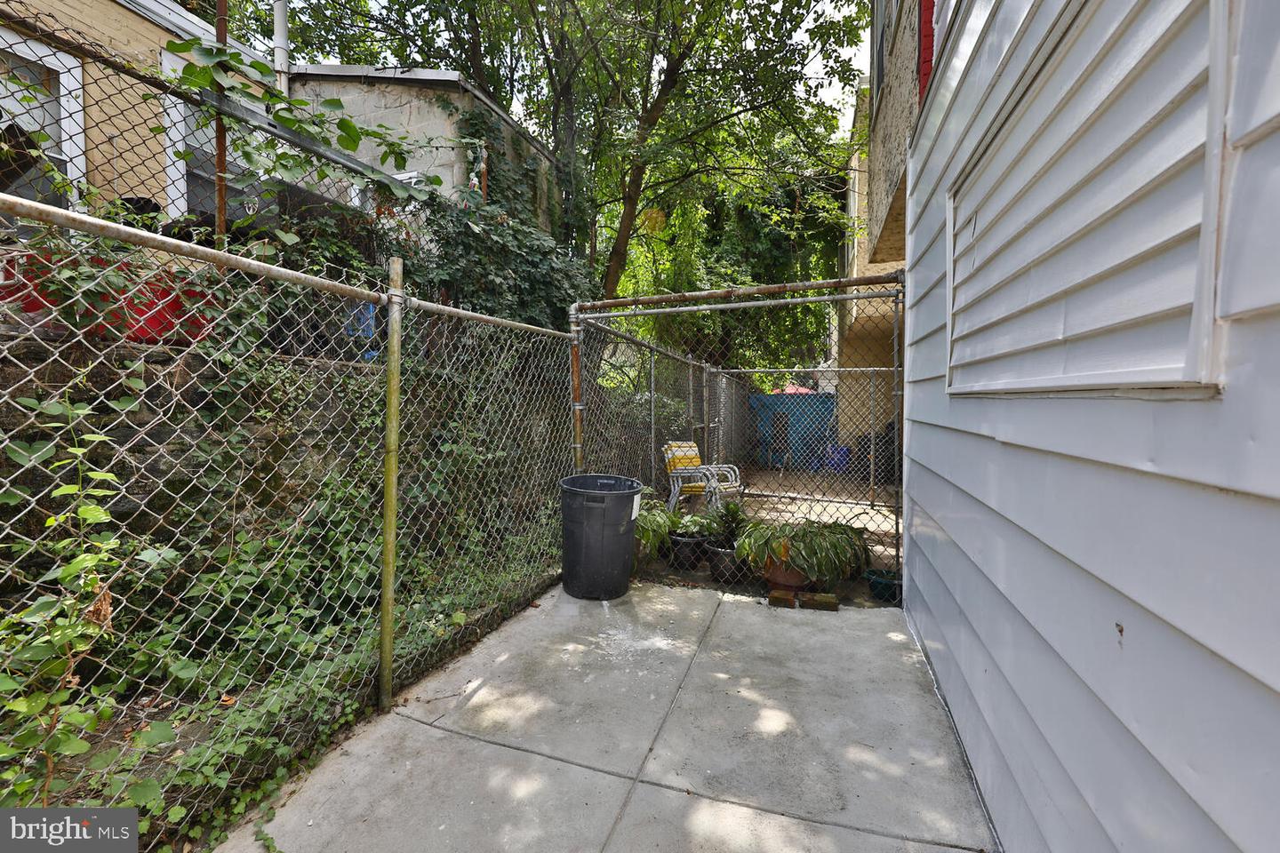 38 E Seymour St
