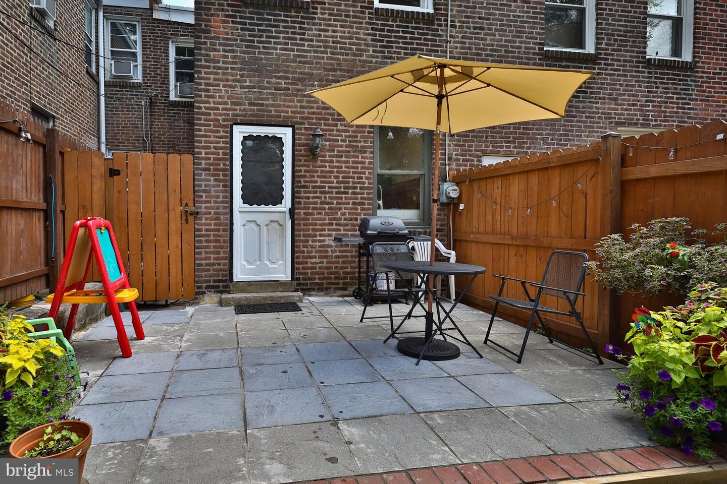 3545 New Queen St